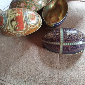 Egg shaped trinket holders